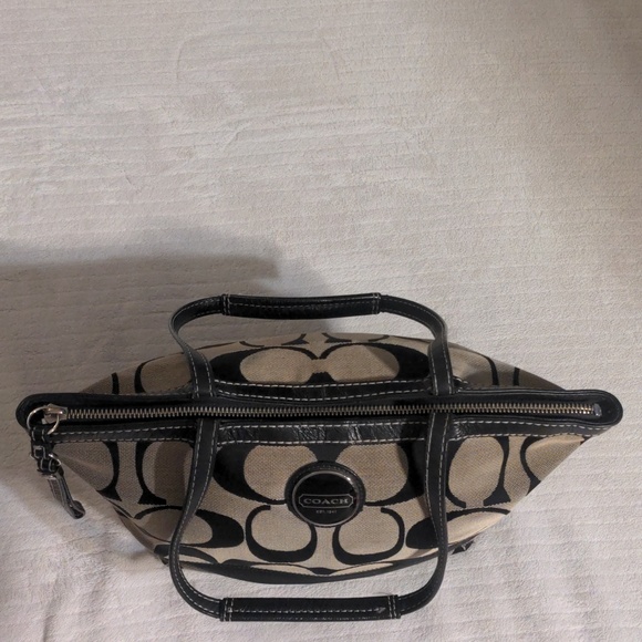 Coach Black/Grey Signature Canvas and Patent Leather Tote - Picture 3 of 16